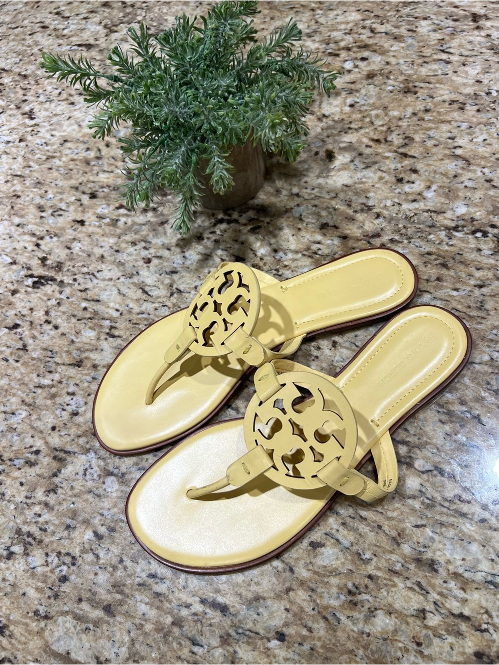 Tory Burch Yellow Miller Leather Thong Sandals 11M